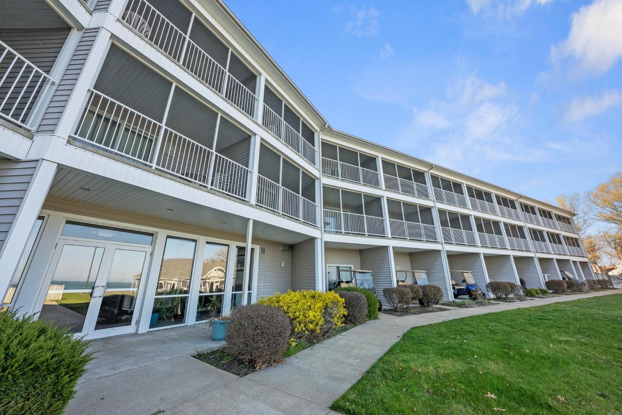 Bayshore Resort At Put-In-Bay Exterior photo